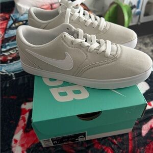 Brand New SB Nike 6y